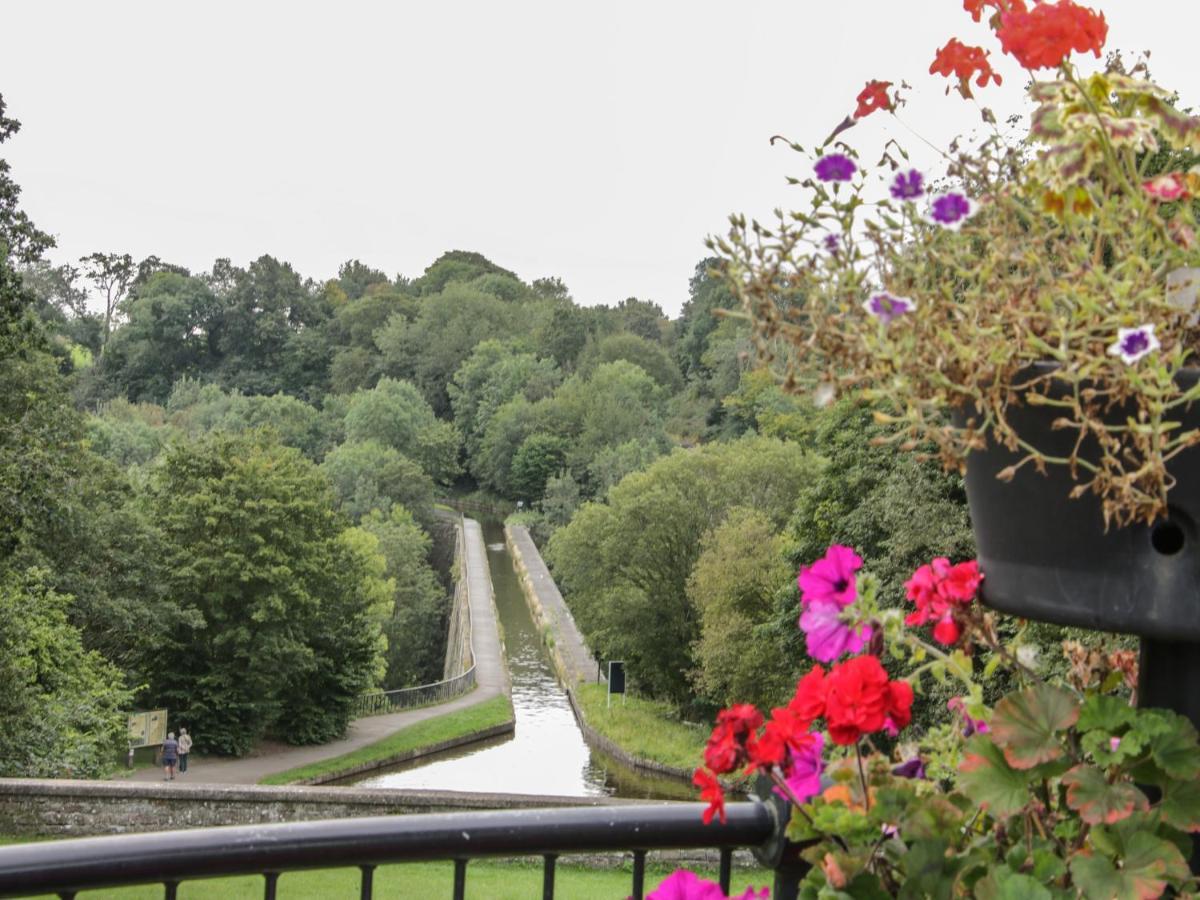 Belmont Bridge Villa Oswestry Eksteriør bilde